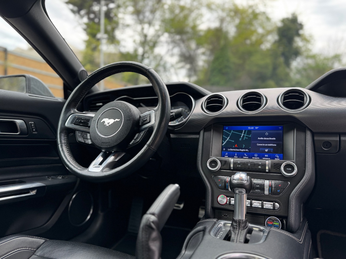 Ford Mustang — foto 10 de 19