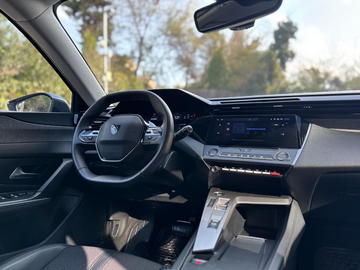 Peugeot 308 — foto 8 de 18