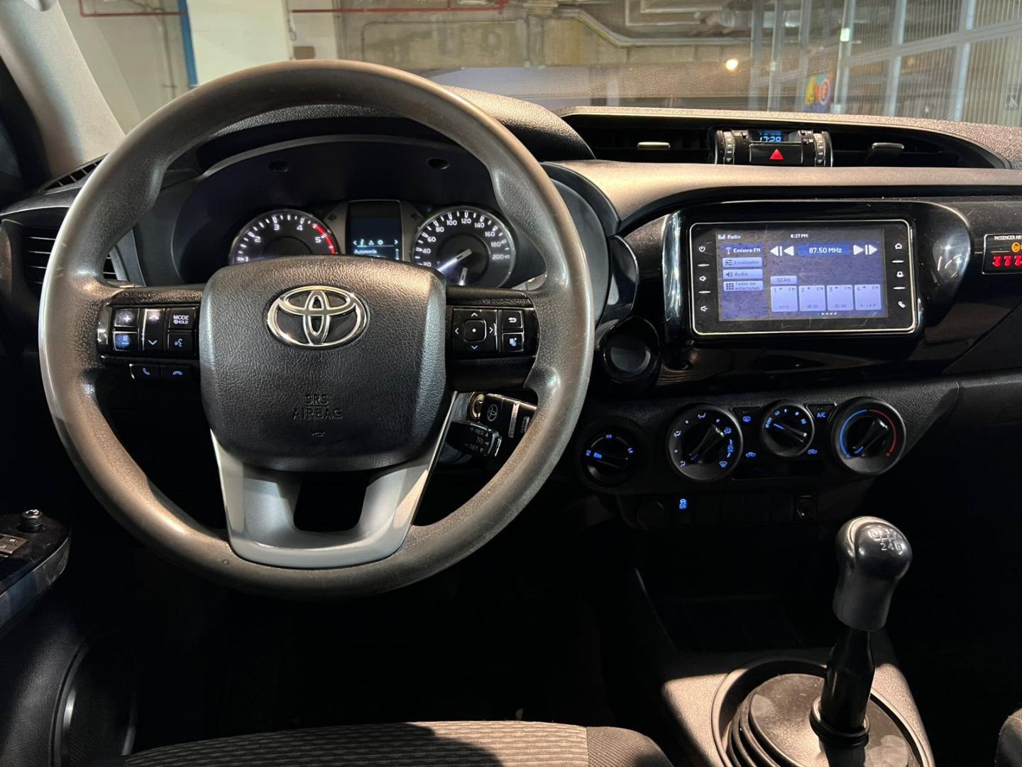 Toyota Hilux — foto 10 de 20