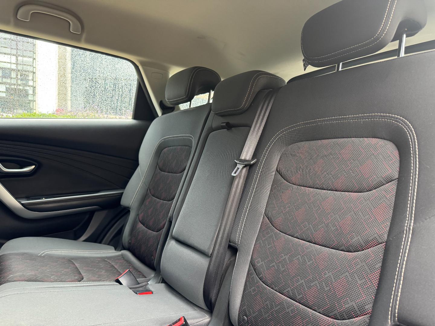Jetour X70 — foto 17 de 19