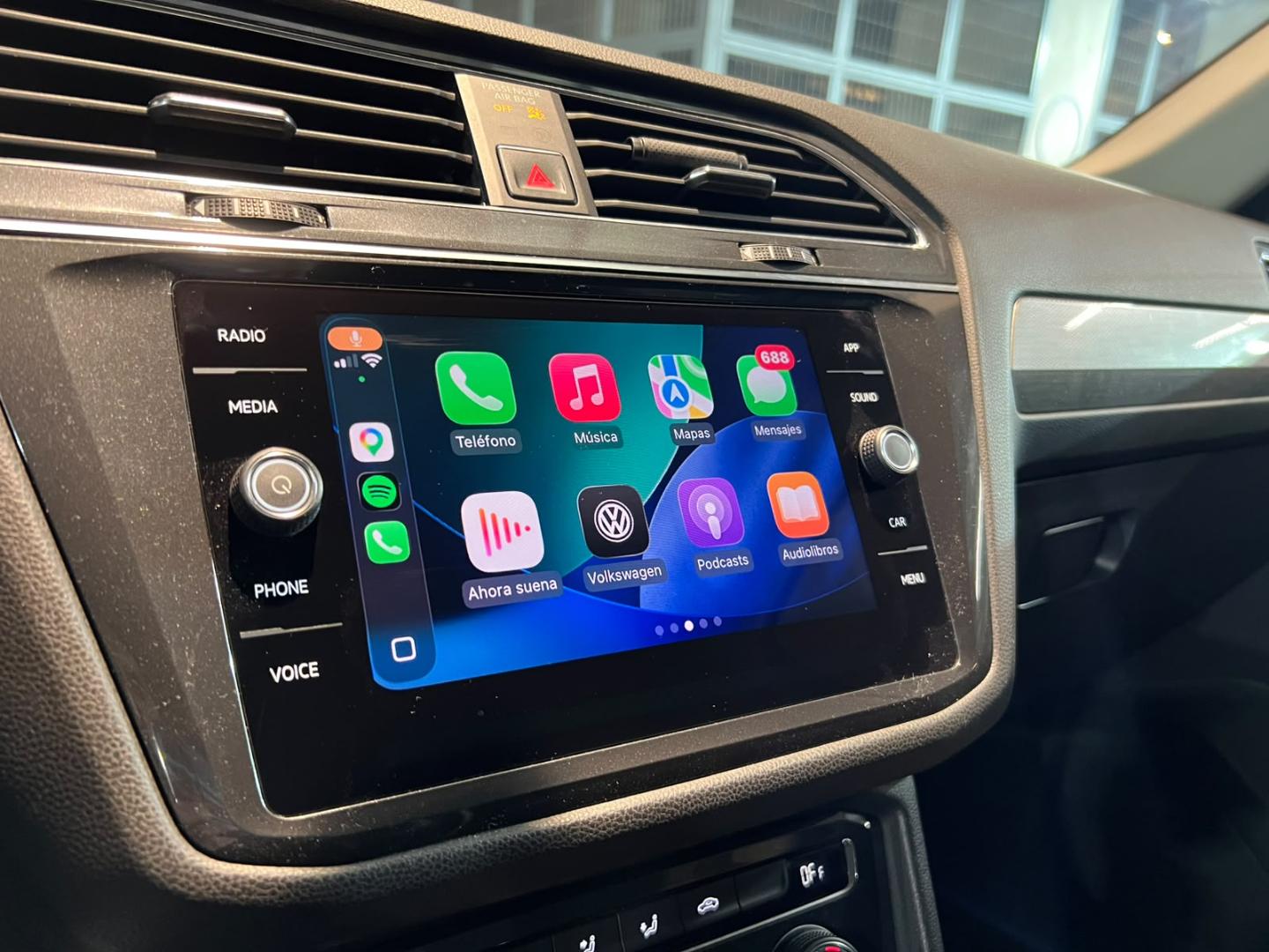 Volkswagen Tiguan — foto 16 de 22