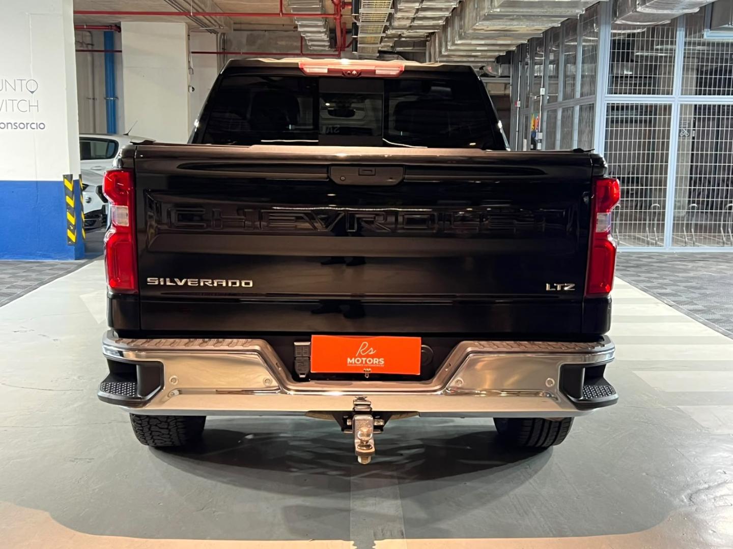 Chevrolet Silverado — foto 5 de 24