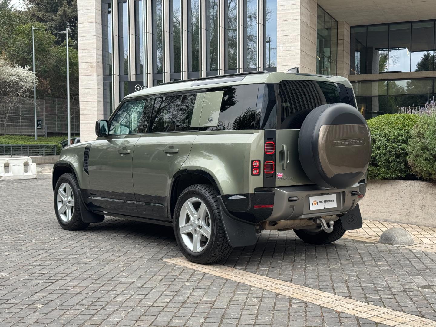 Land Rover Defender — foto 6 de 19