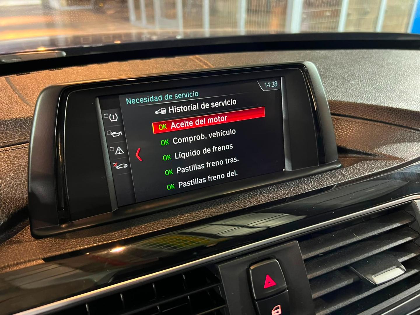 BMW 318I — foto 16 de 22