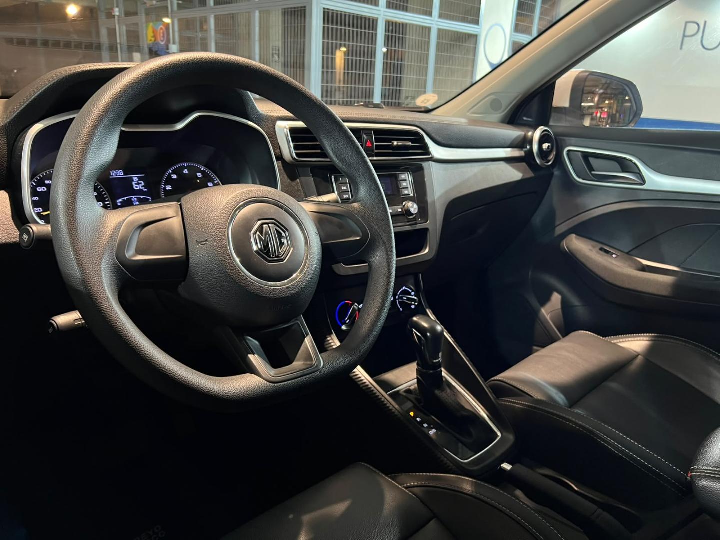 MG Zs — foto 9 de 18