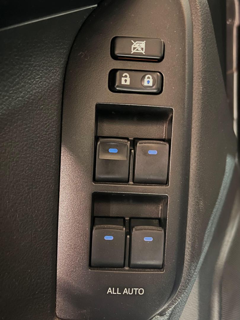 Toyota Land Cruiser Prado — foto 18 de 23