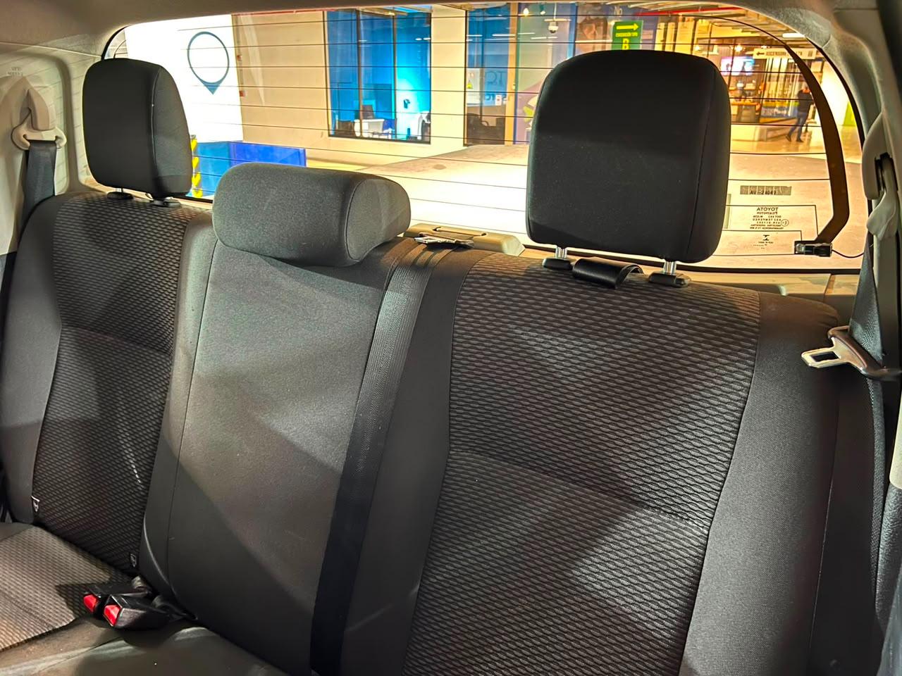 Toyota Hilux — foto 18 de 18