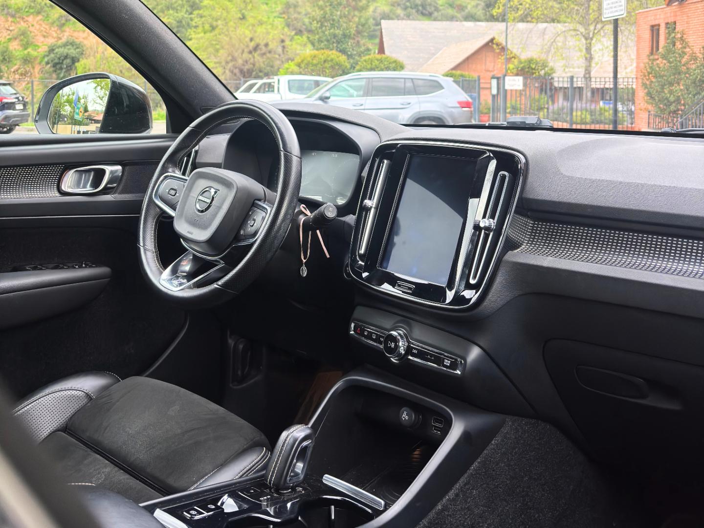 Volvo XC40 — foto 9 de 9