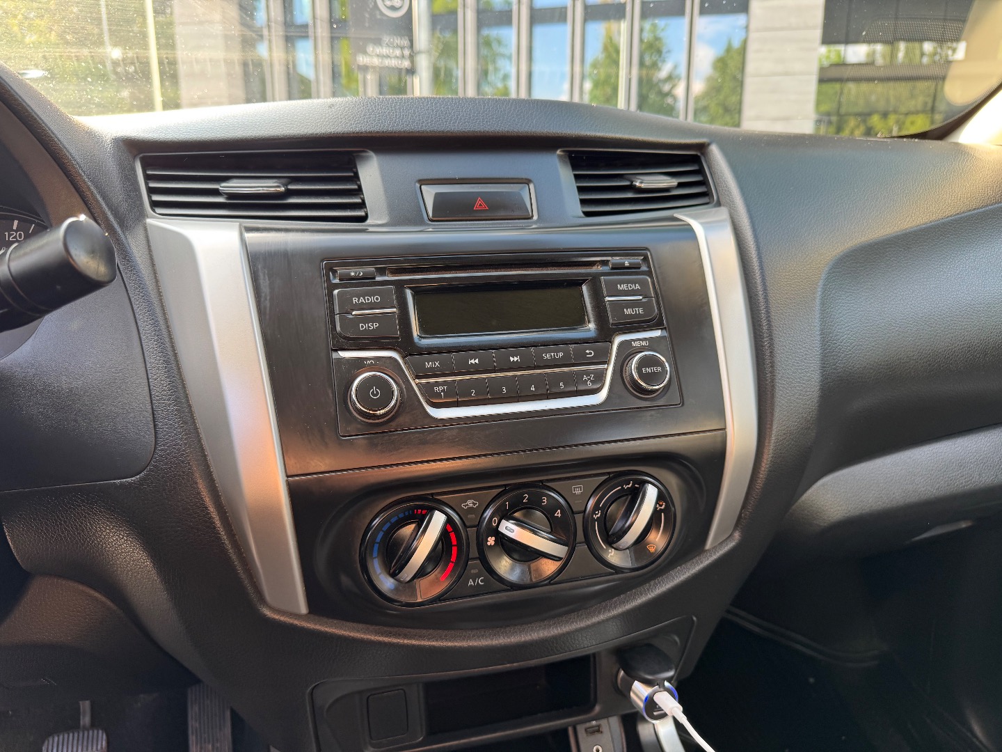 Nissan Np300 — foto 9 de 18