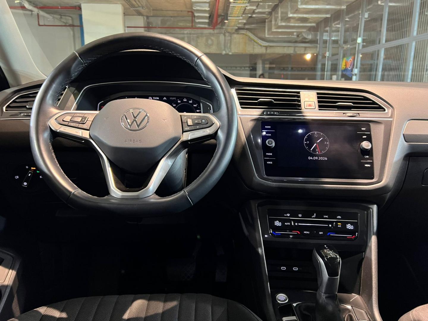 Volkswagen Tiguan — foto 10 de 22