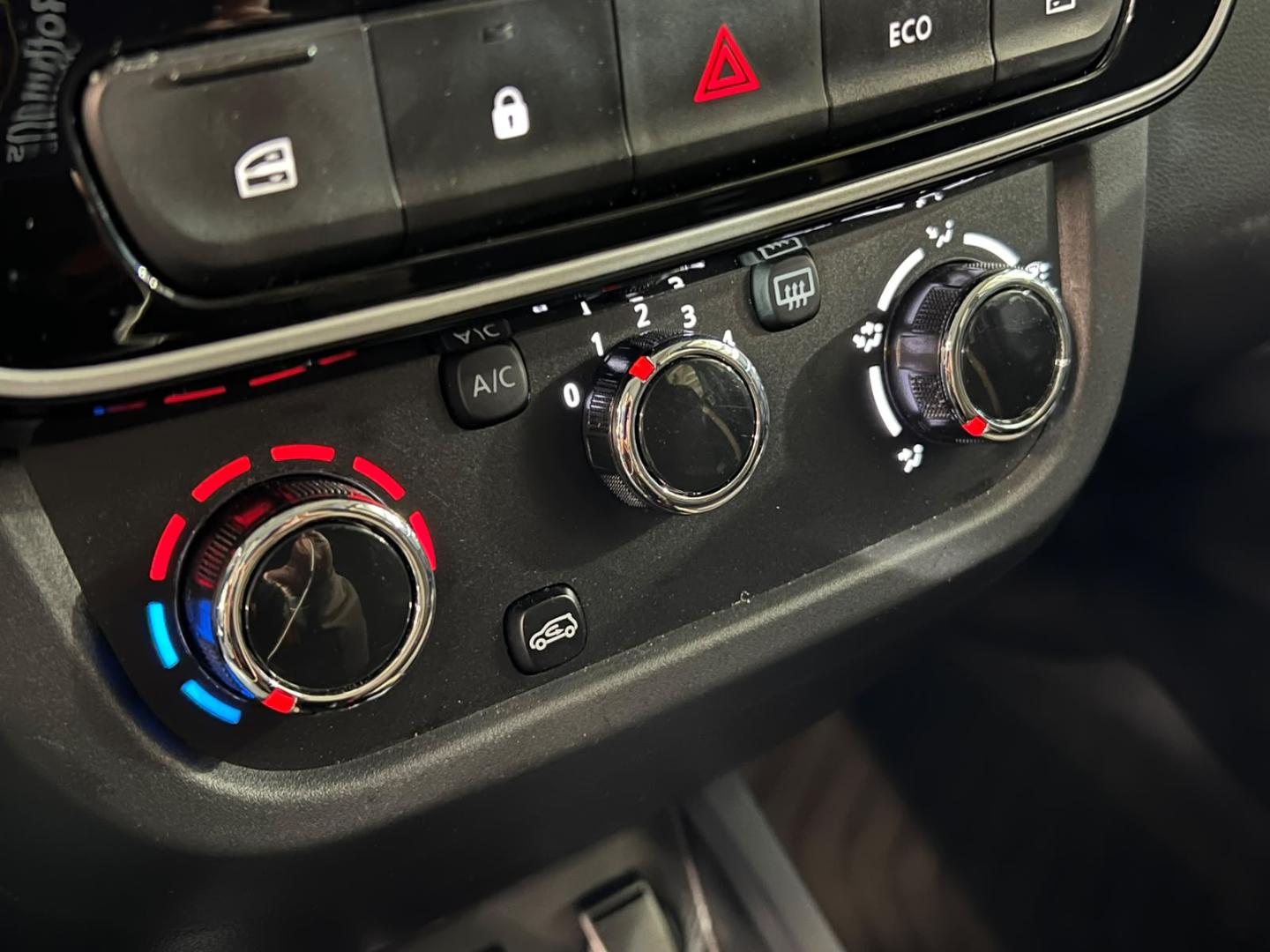 Renault Kwid — foto 18 de 23