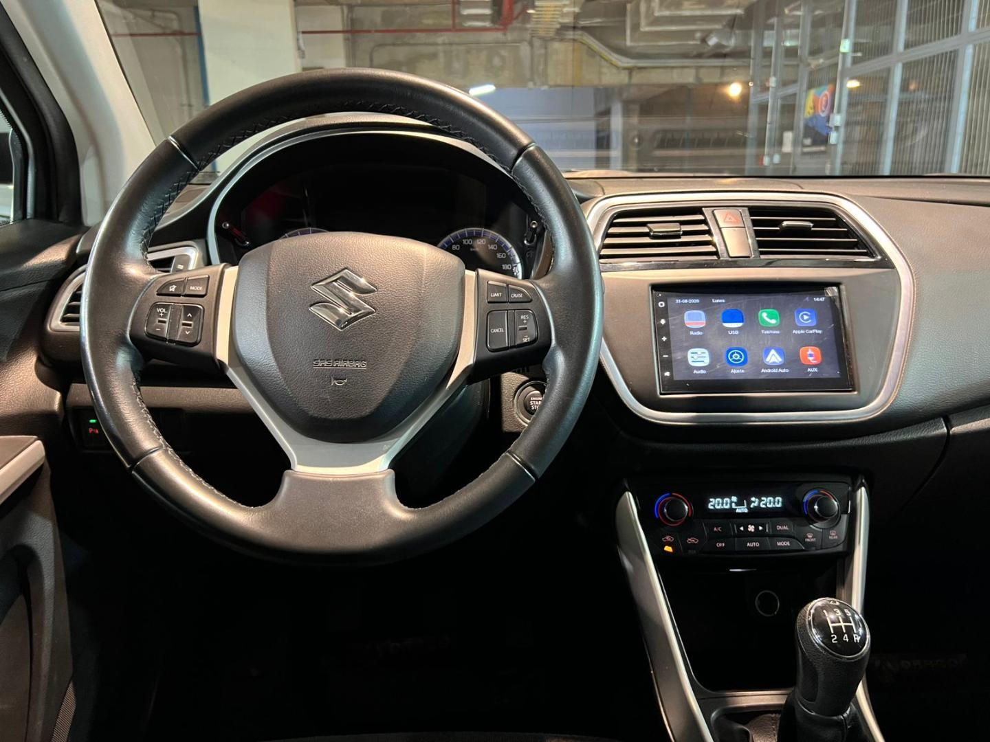 Suzuki S-Cross — foto 10 de 23
