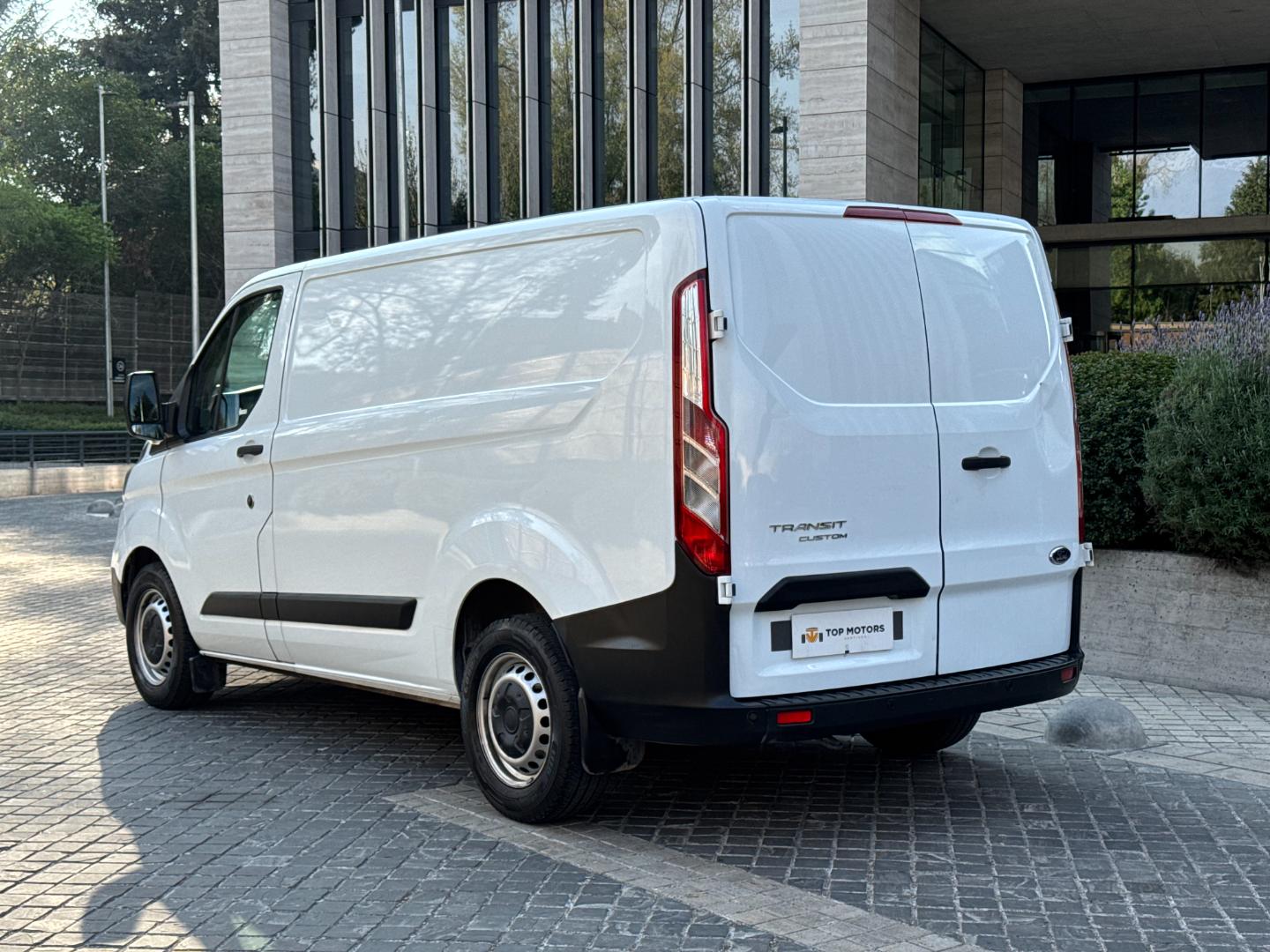Ford Transit — foto 5 de 13
