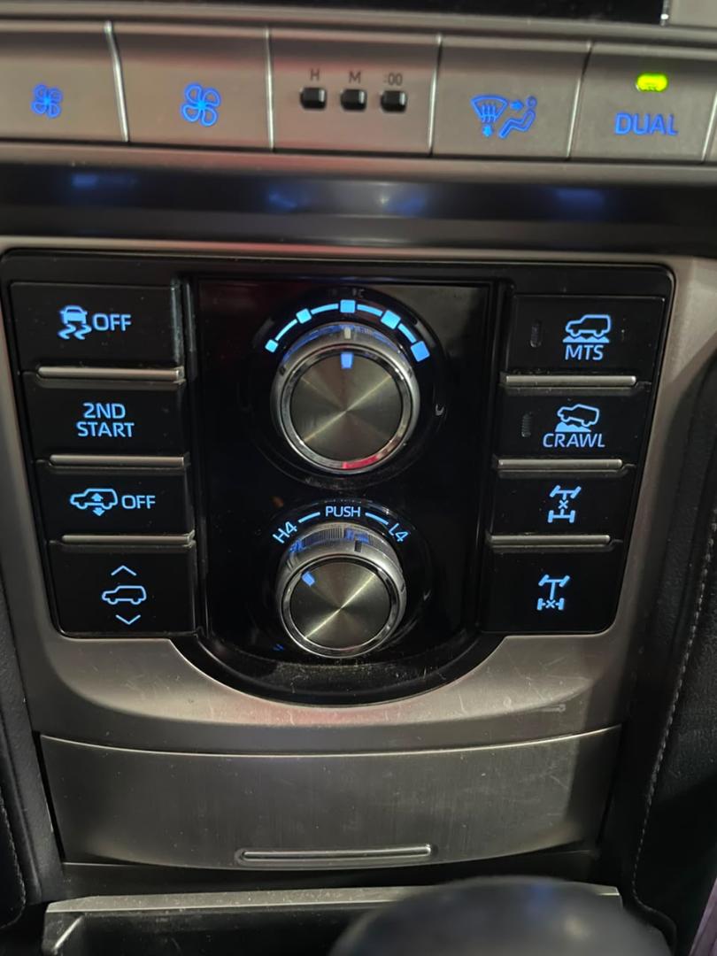 Toyota Land Cruiser Prado — foto 19 de 24
