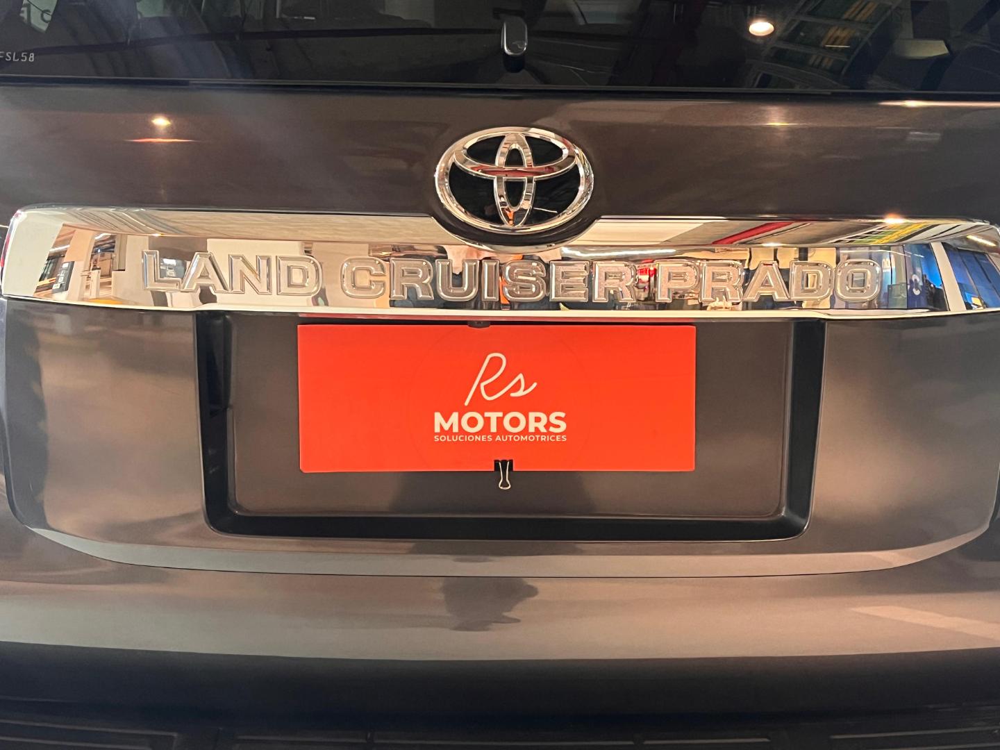Toyota Land Cruiser Prado — foto 8 de 23