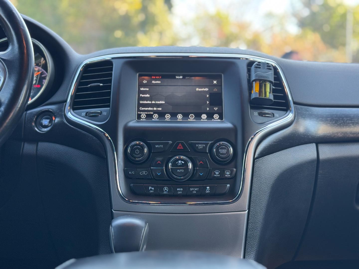 Jeep Grand Cherokee — foto 14 de 19