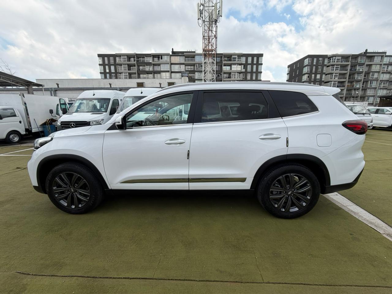 Chery Tiggo 8 — foto 5 de 8