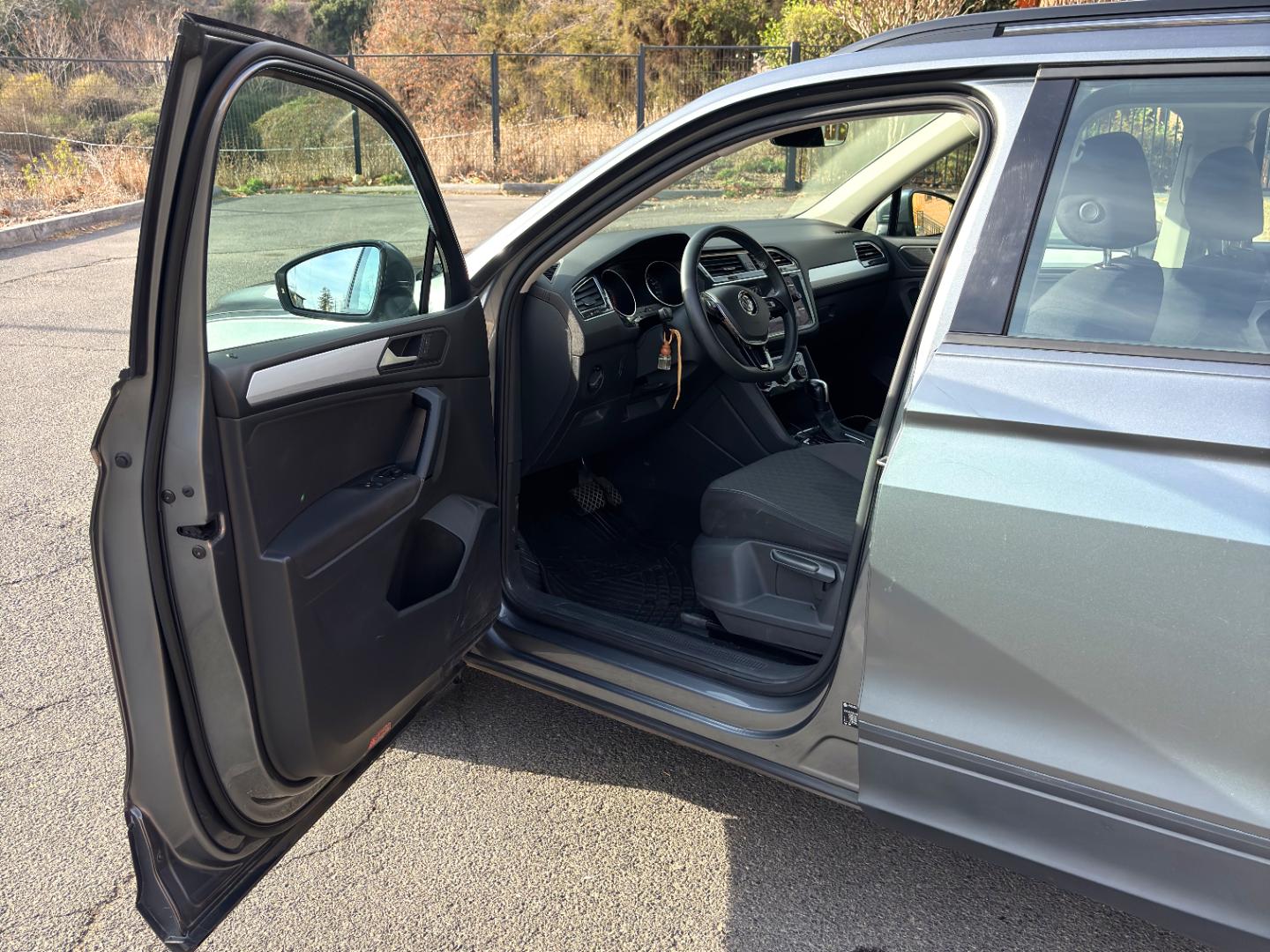 Volkswagen Tiguan — foto 8 de 11