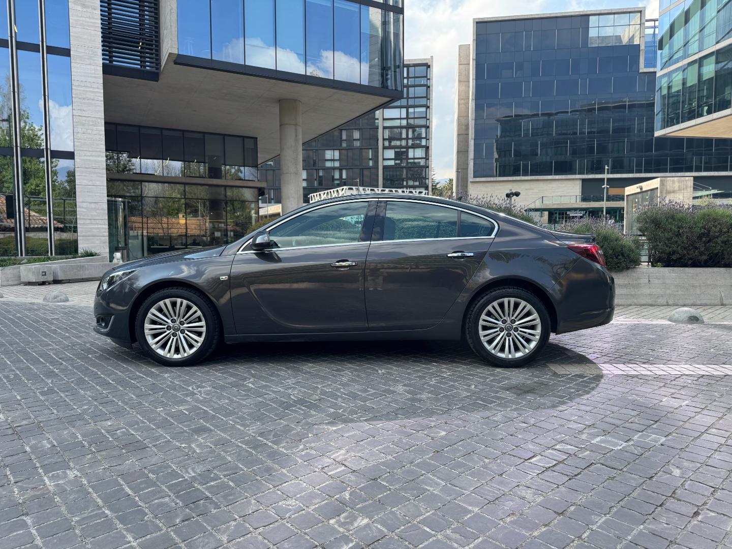 Opel Insignia — foto 7 de 17