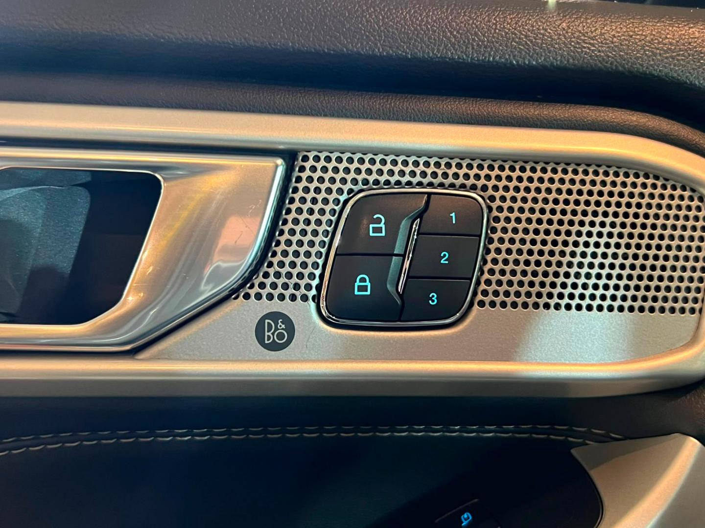 Ford Explorer — foto 19 de 23