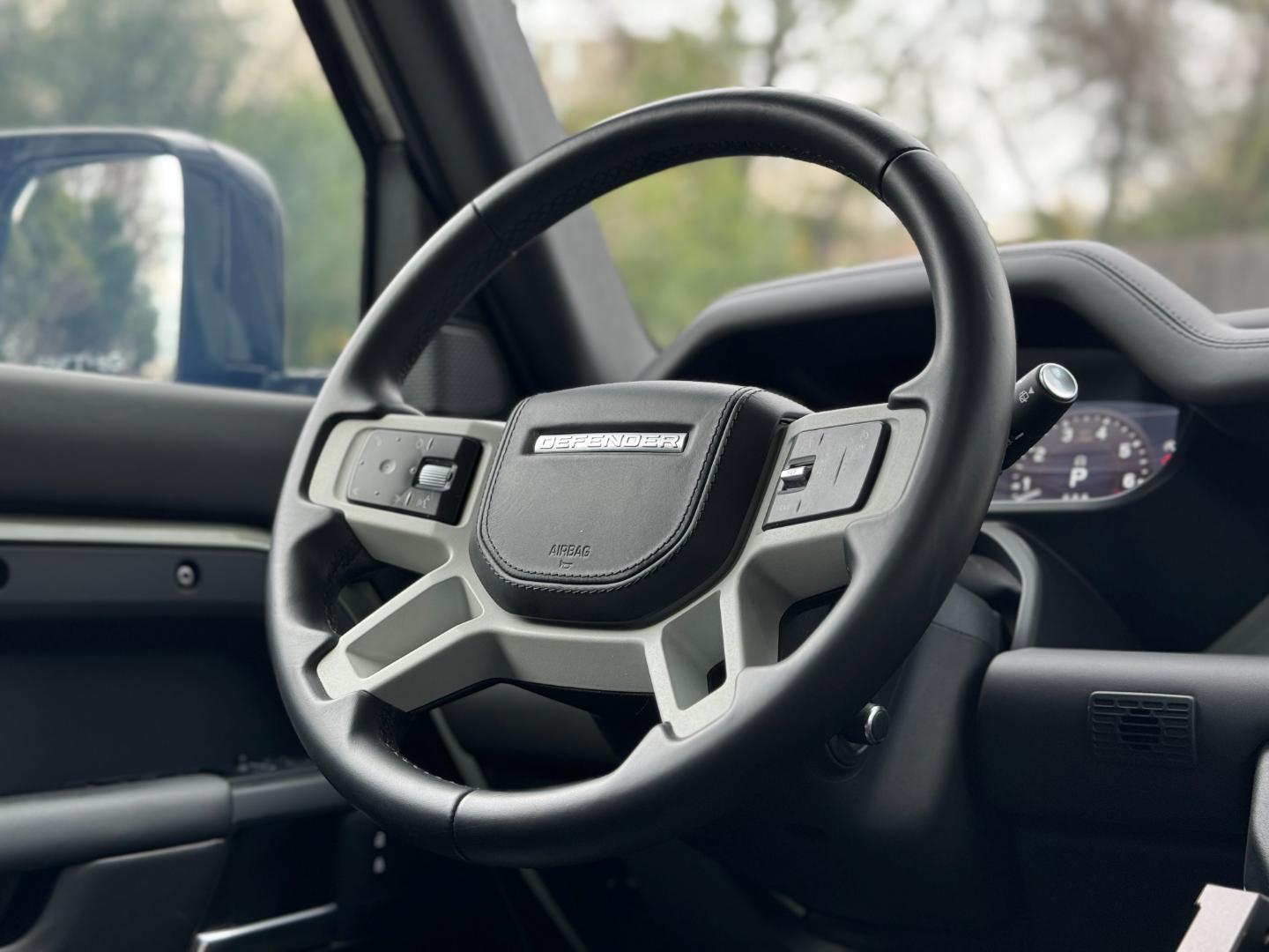 Land Rover Defender — foto 14 de 19