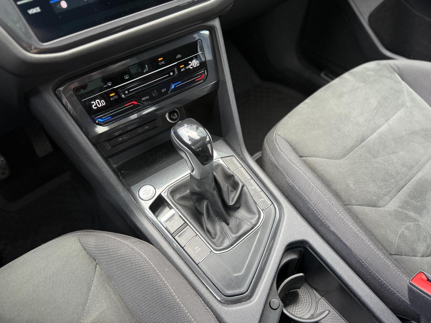 Volkswagen Tiguan — foto 10 de 20