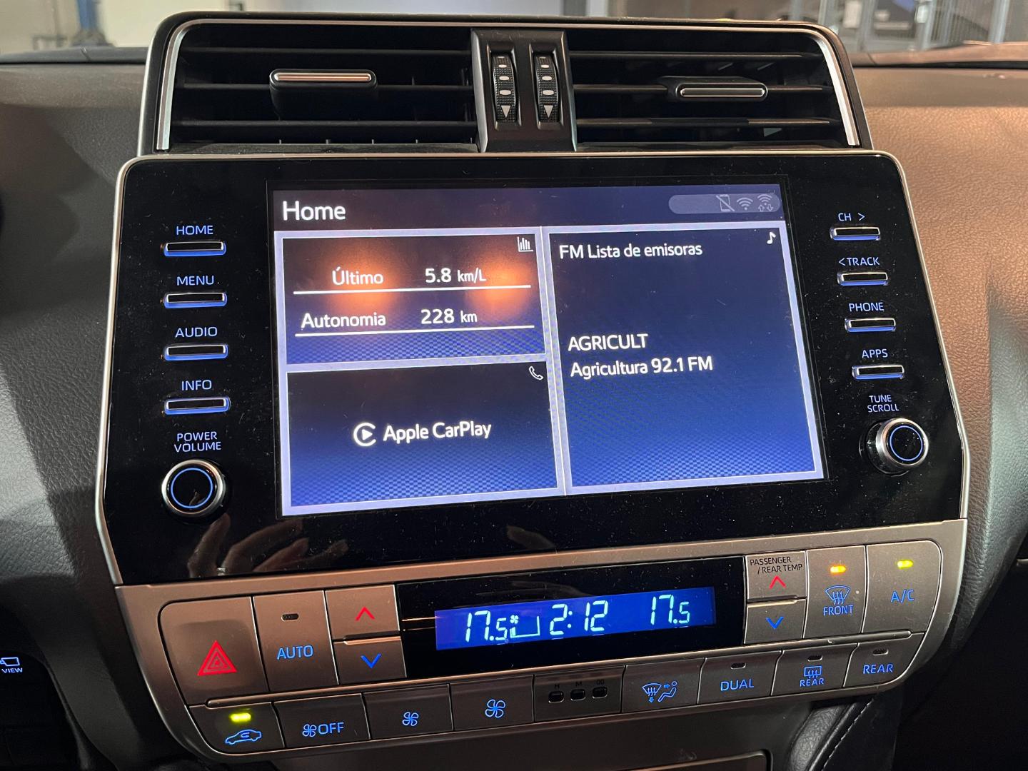 Toyota Land Cruiser Prado — foto 13 de 23