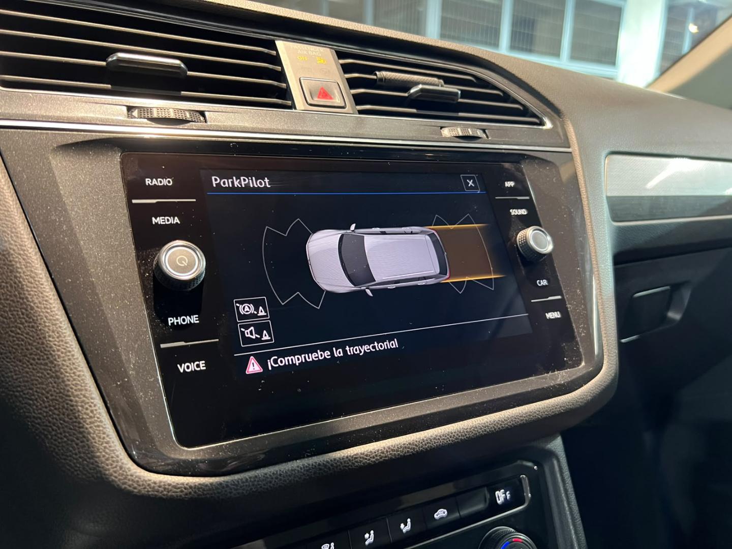 Volkswagen Tiguan — foto 14 de 22
