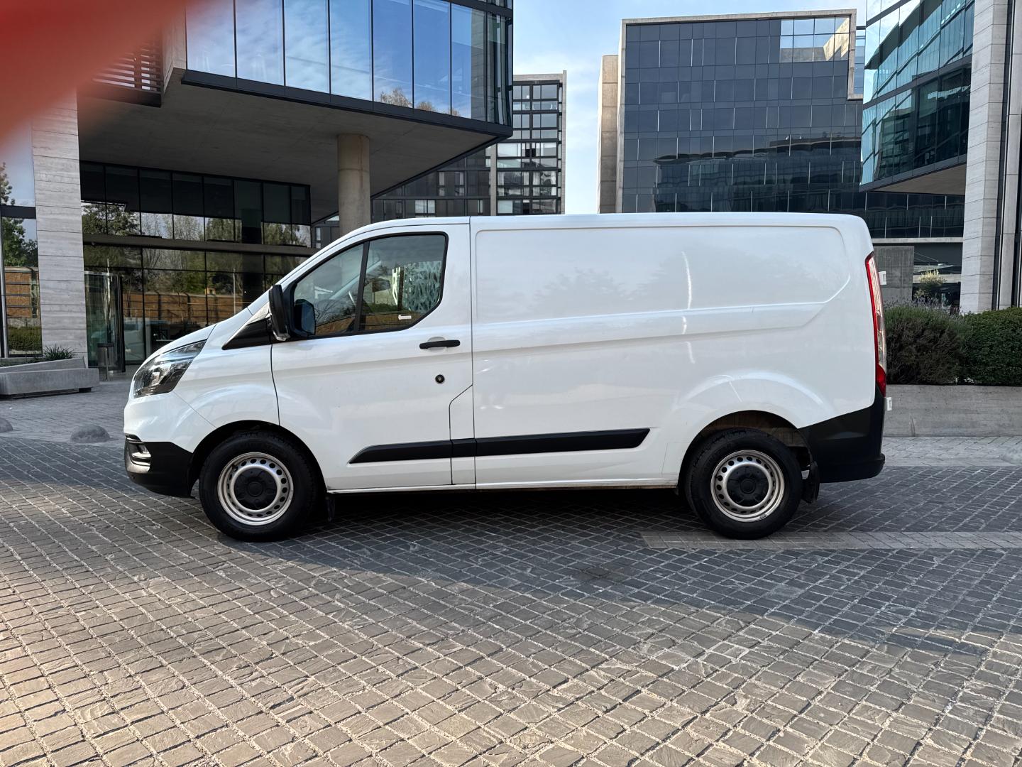 Ford Transit — foto 6 de 13