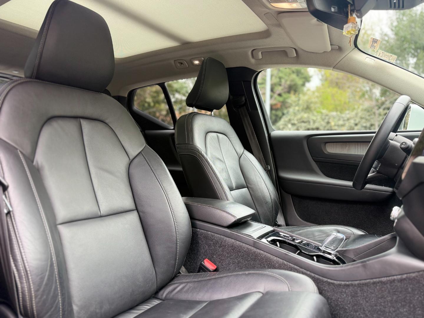 Volvo Xc40 — foto 20 de 22