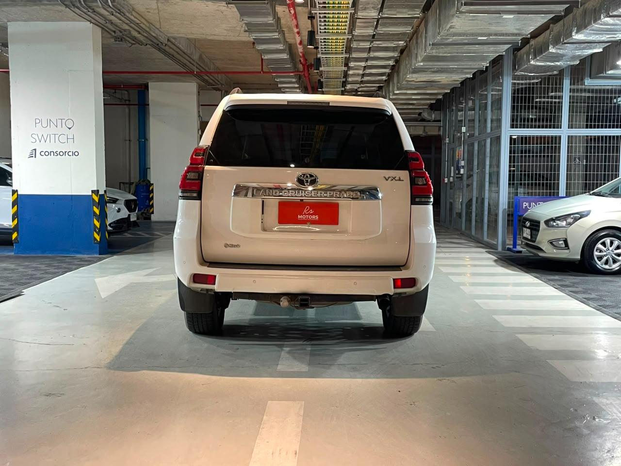 Toyota Land Cruiser Prado — foto 5 de 24