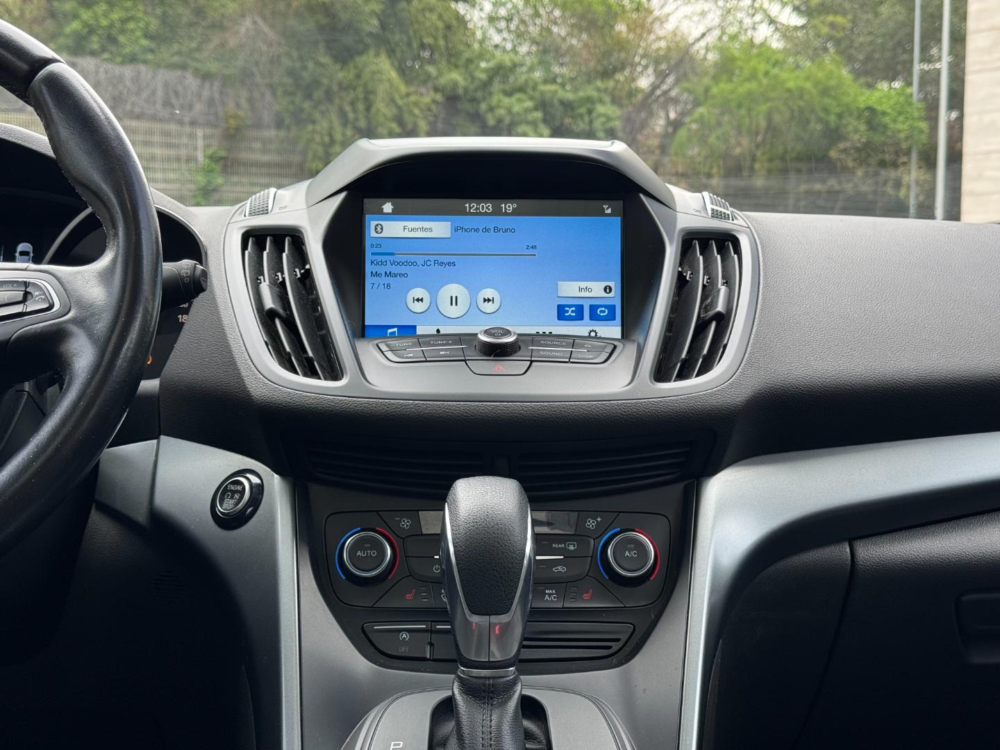 Ford Escape — foto 15 de 19