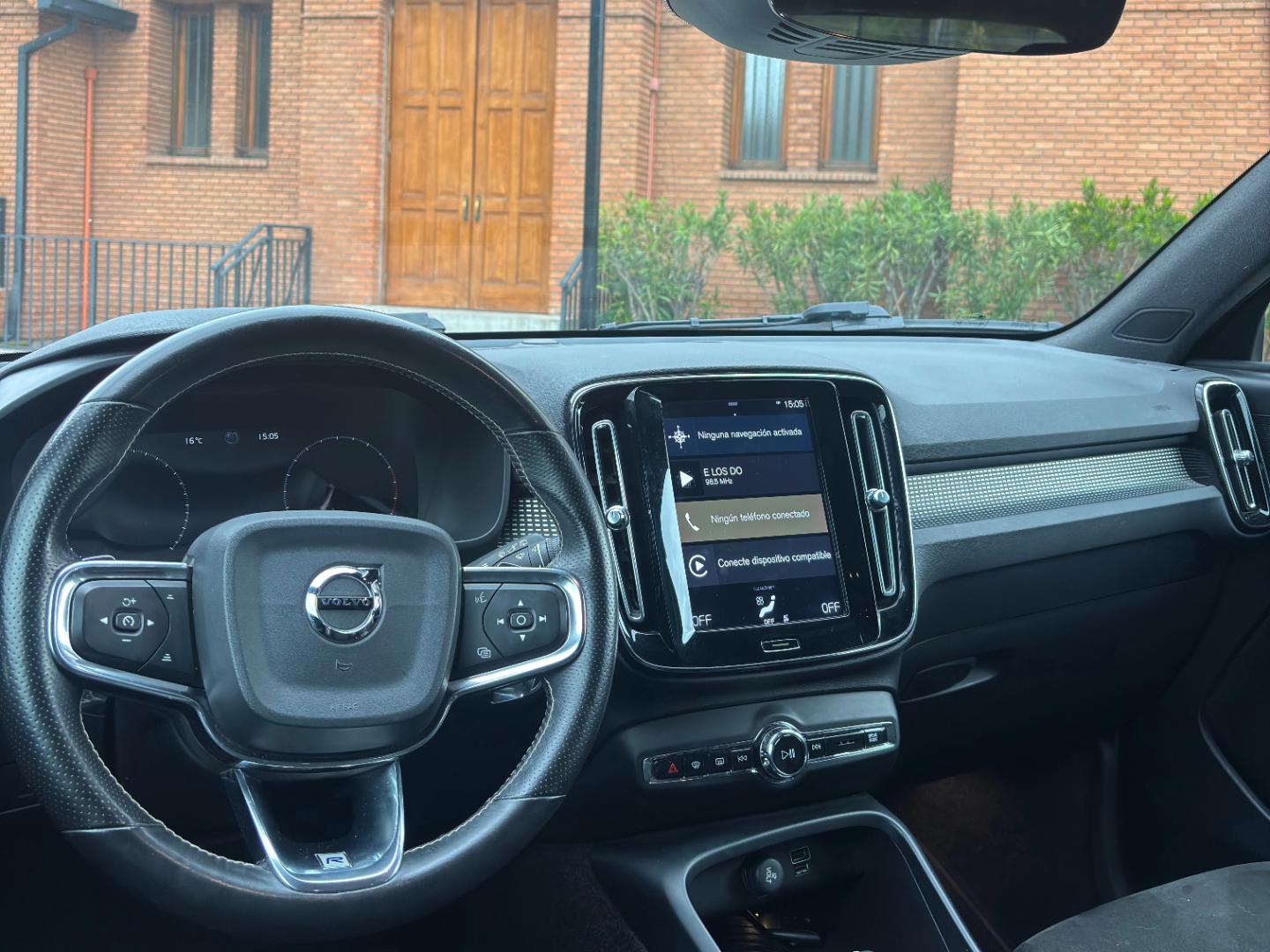 Volvo XC40 — foto 7 de 9