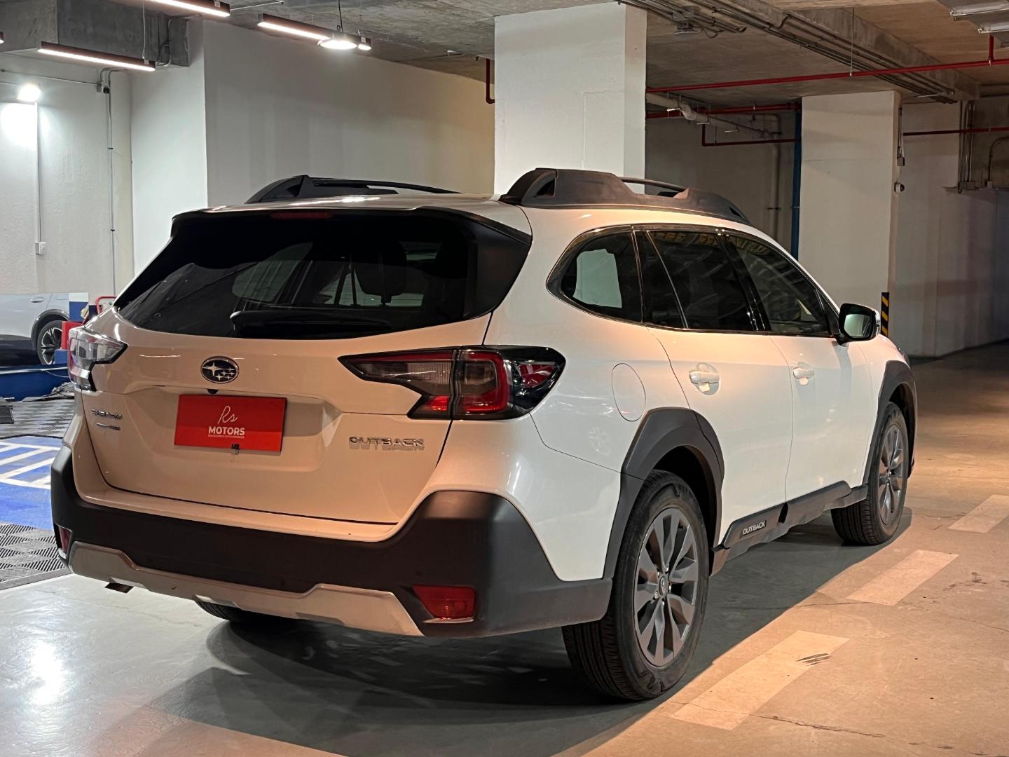 Subaru Outback — foto 5 de 18