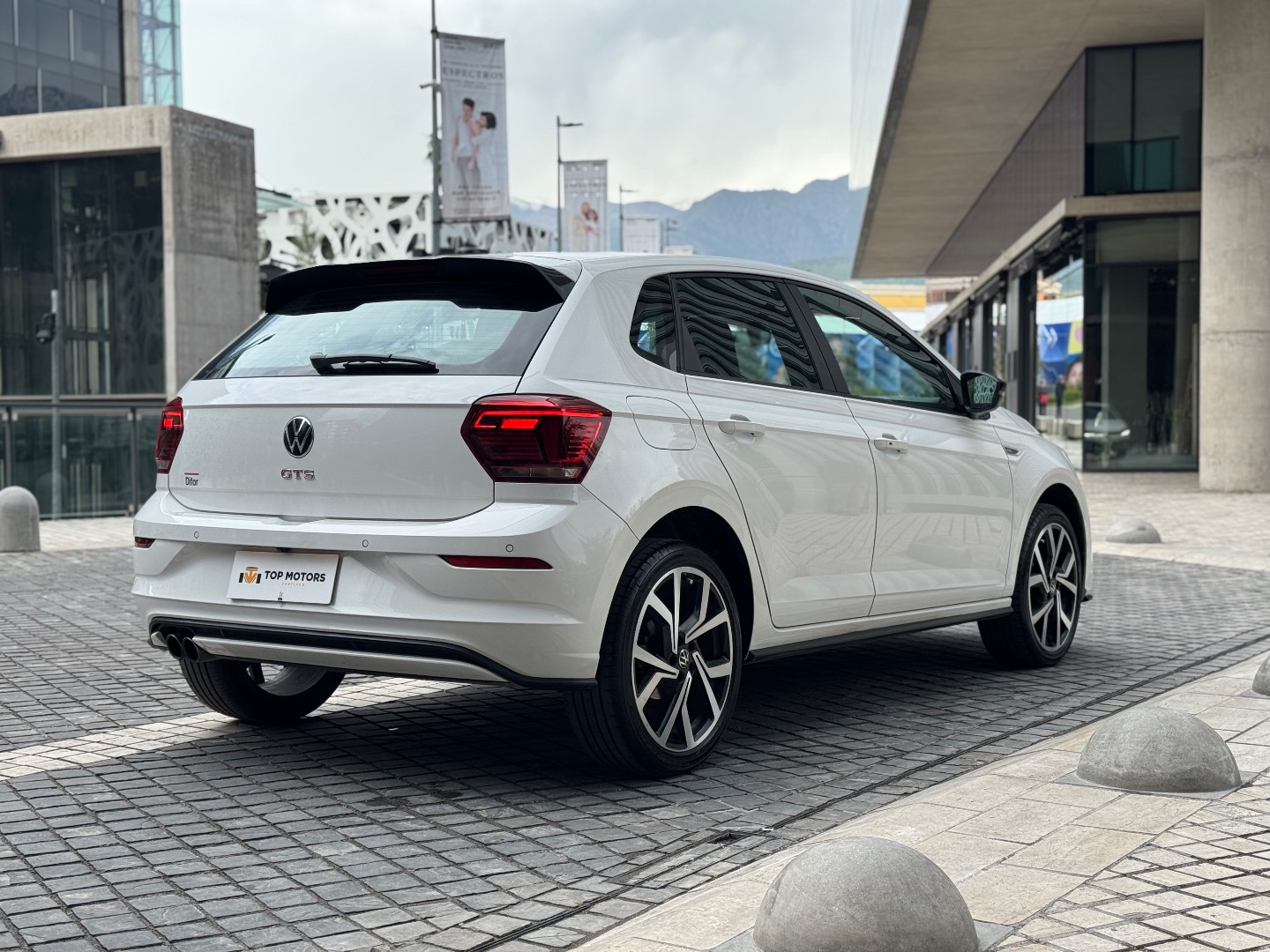 Volkswagen Polo — foto 4 de 19