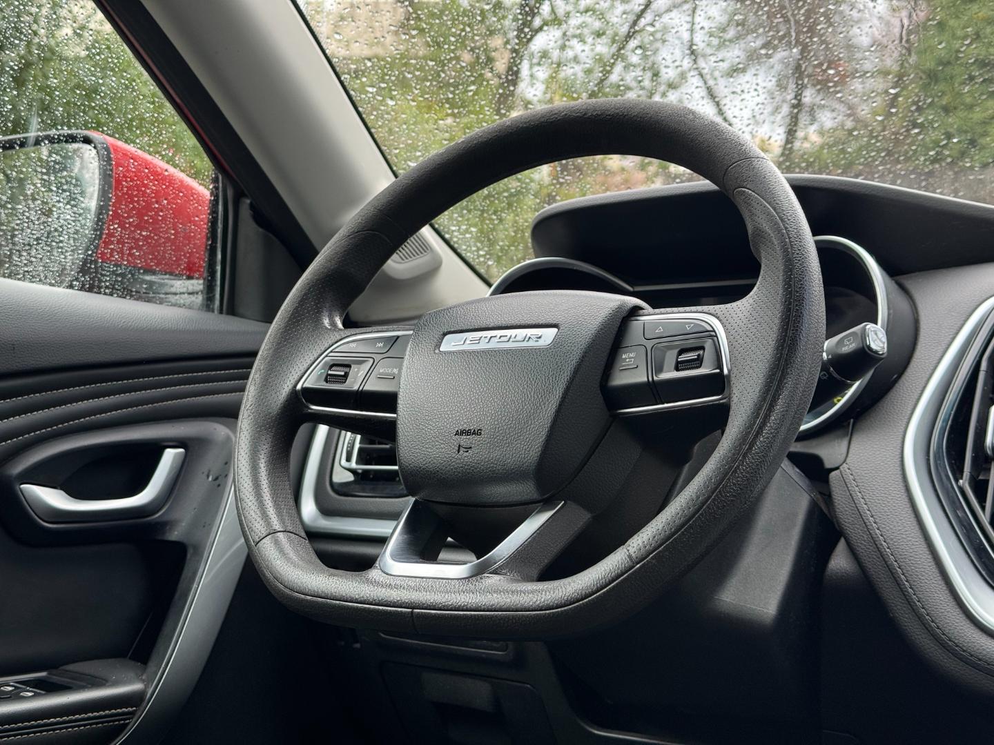 Jetour X70 — foto 8 de 19
