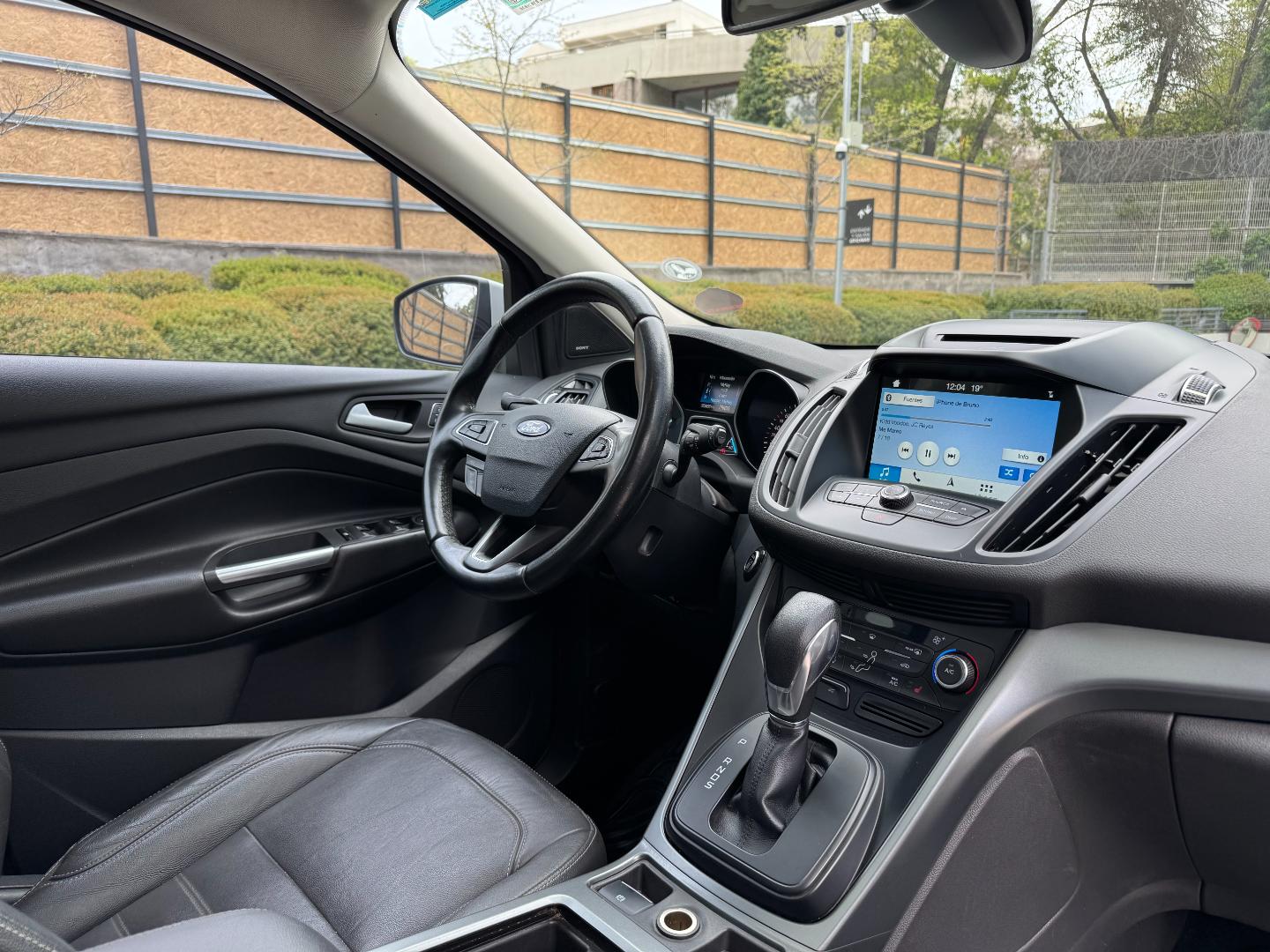 Ford Escape — foto 14 de 19