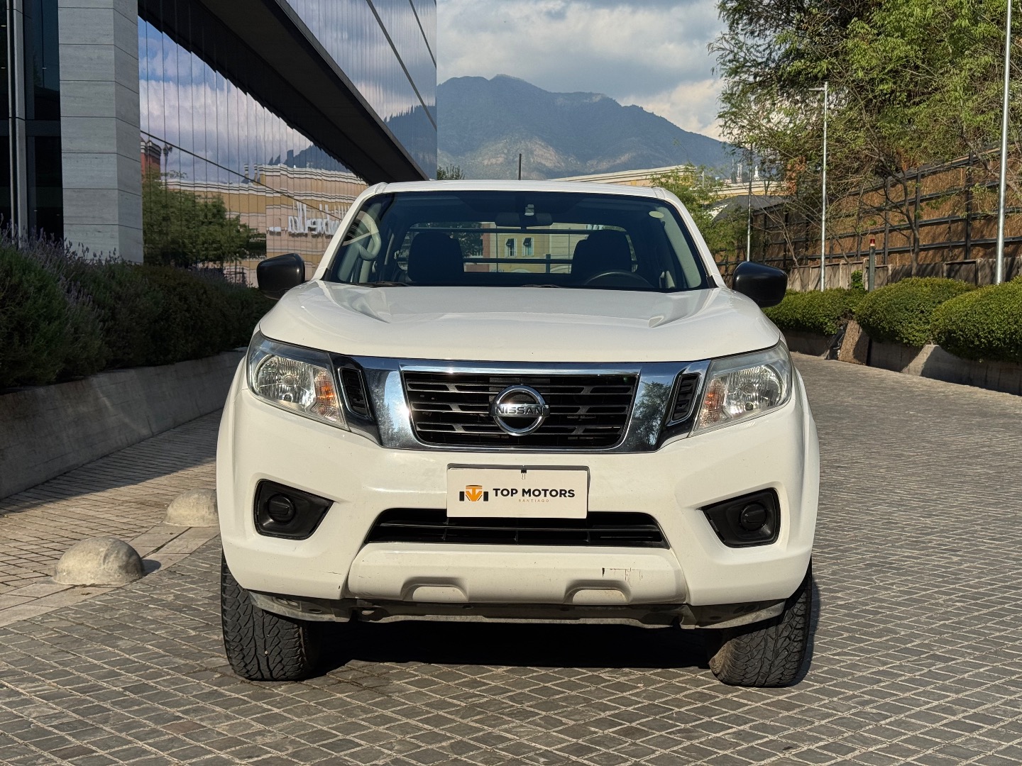 Nissan Np300 — foto 2 de 18