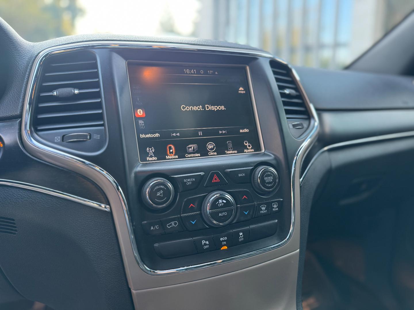Jeep Grand Cherokee — foto 14 de 19