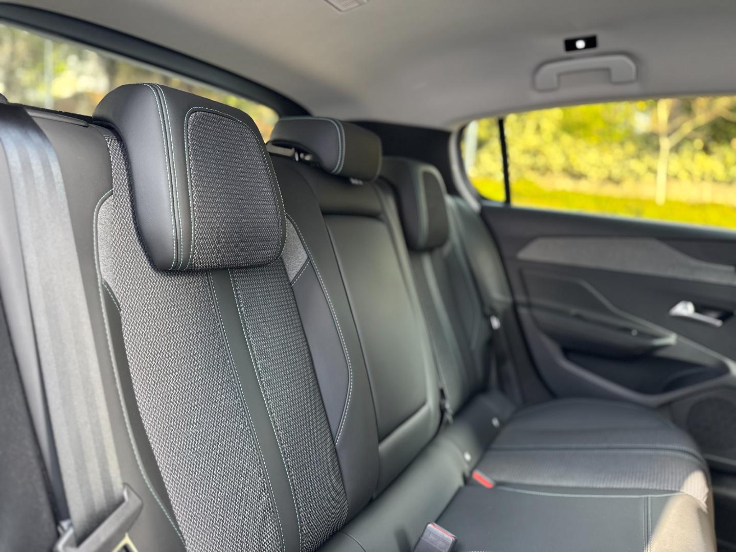 Peugeot 308 — foto 18 de 18