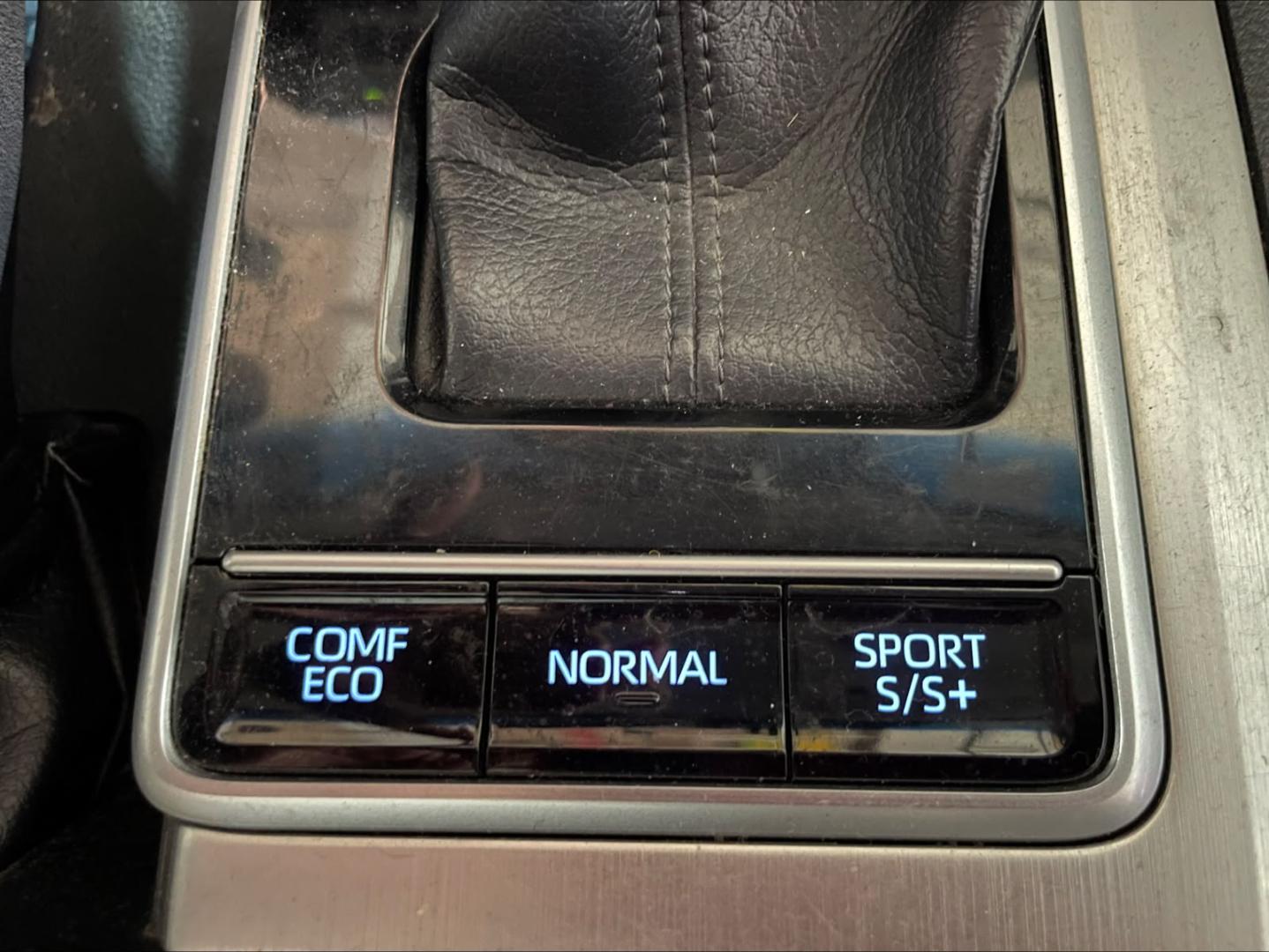 Toyota Land Cruiser Prado — foto 16 de 24