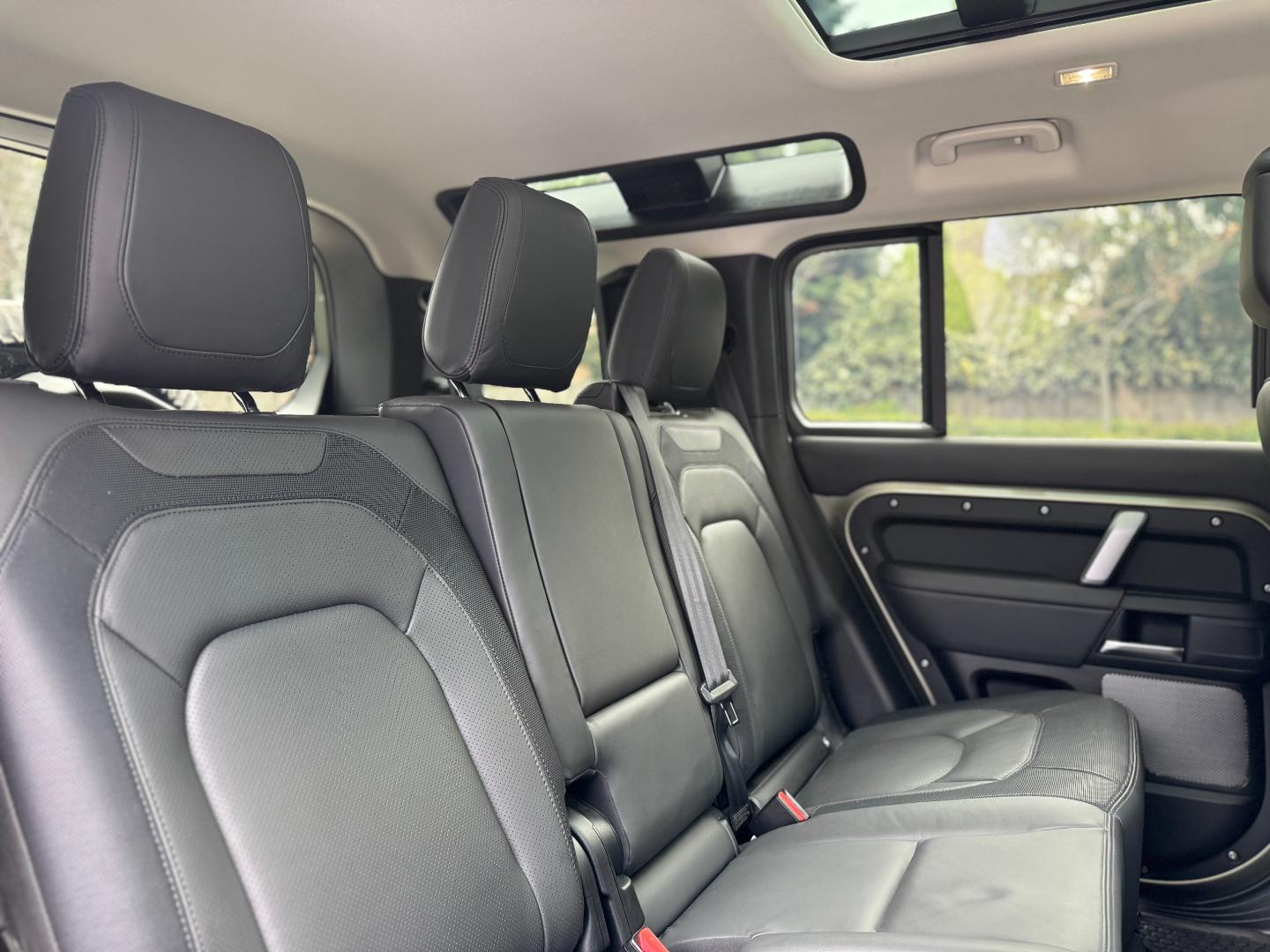 Land Rover Defender — foto 16 de 19