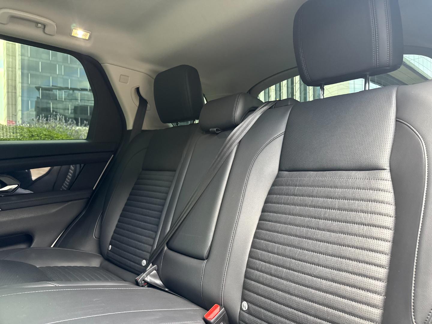 Land Rover Discovery — foto 18 de 19