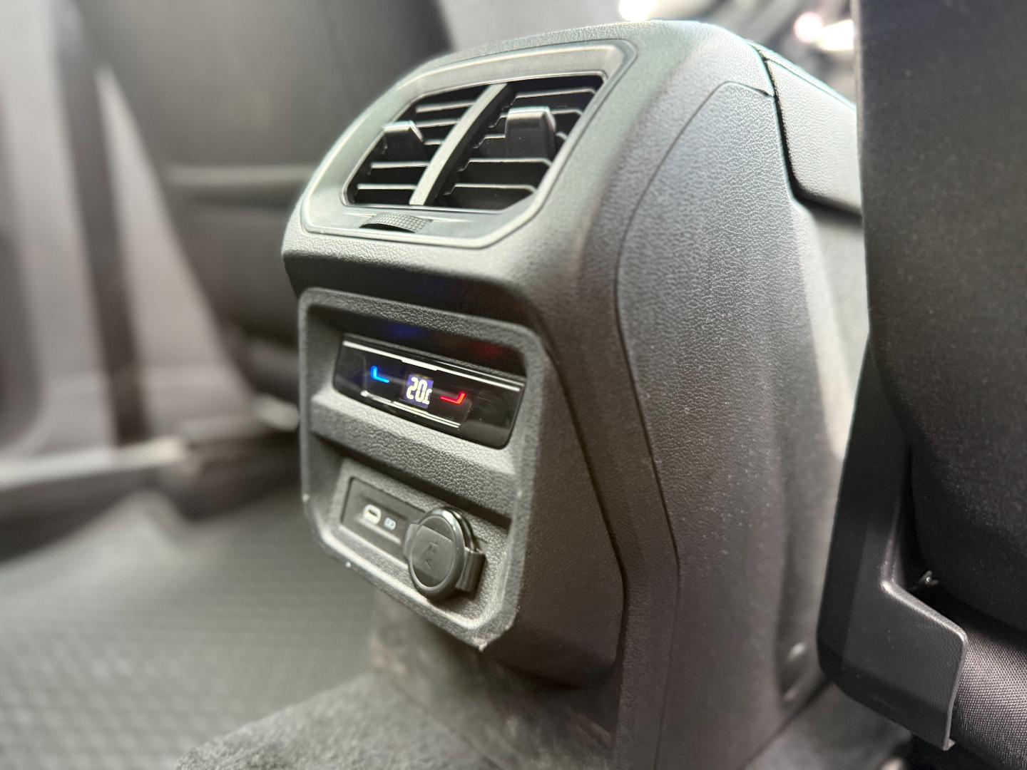 Volkswagen Tiguan — foto 18 de 20