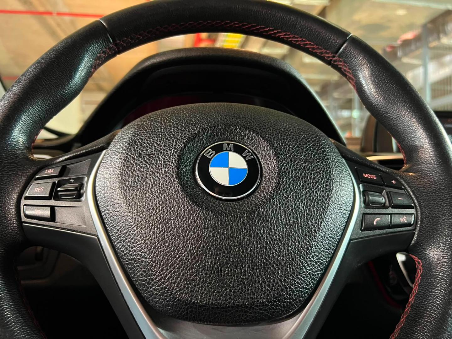 BMW 318I — foto 12 de 22