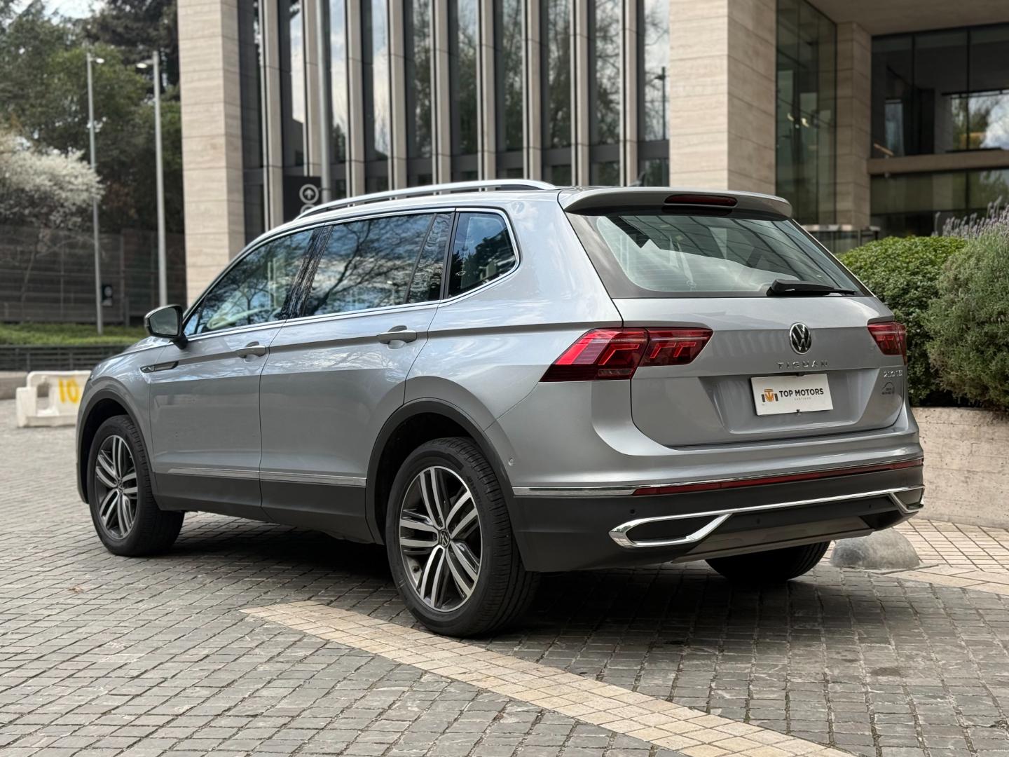 Volkswagen Tiguan — foto 6 de 20