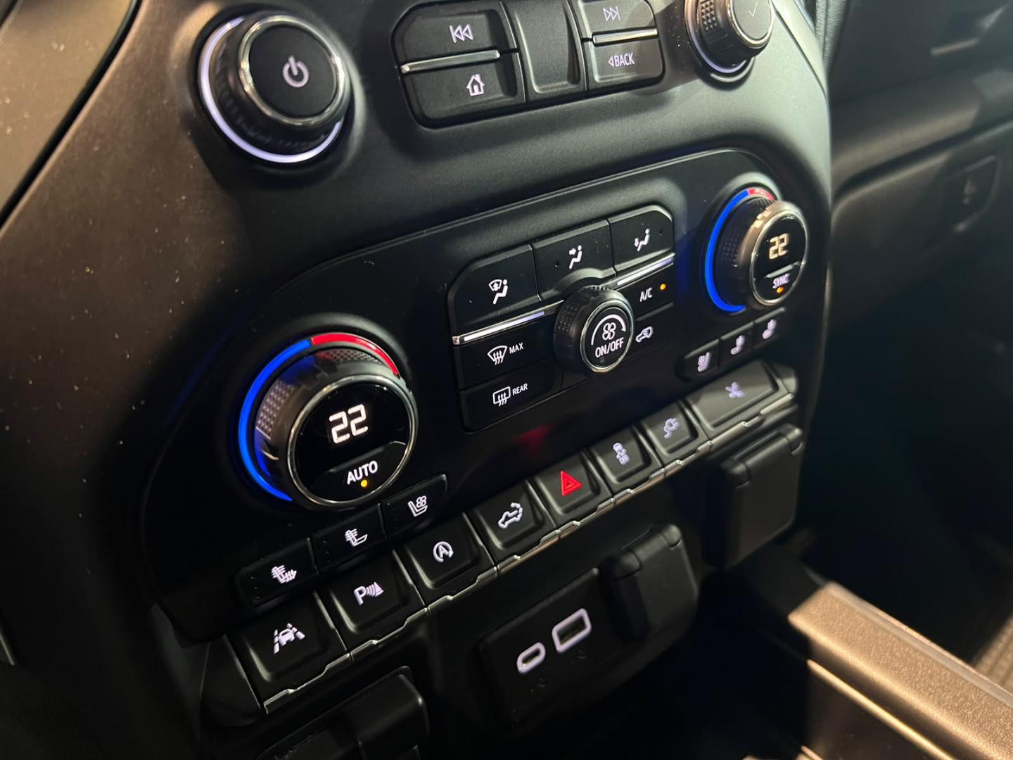 Chevrolet Silverado — foto 19 de 24