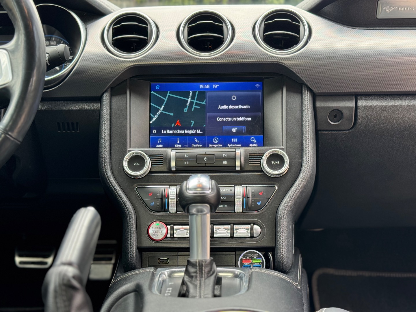 Ford Mustang — foto 11 de 19