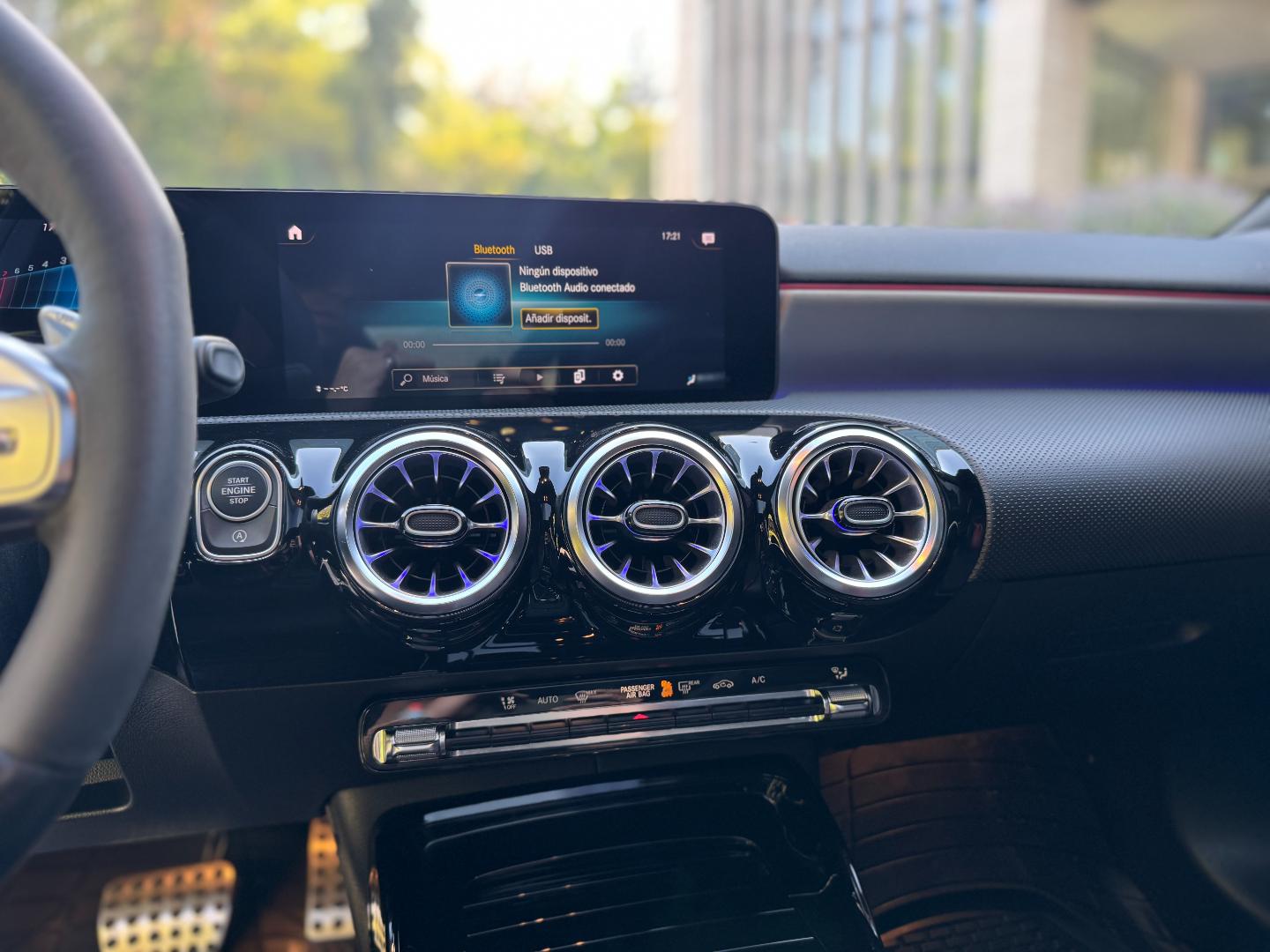 Mercedes-Benz A45S — foto 8 de 18