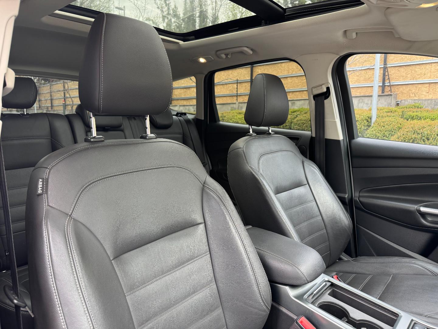 Ford Escape — foto 17 de 19